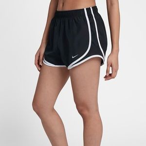 Nike black and white tempo shorts
